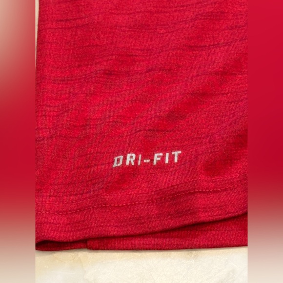 Men’s Nike Pro Training, Heather Cardinal , dri fit tee, EUC, XL - Picture 5 of 8